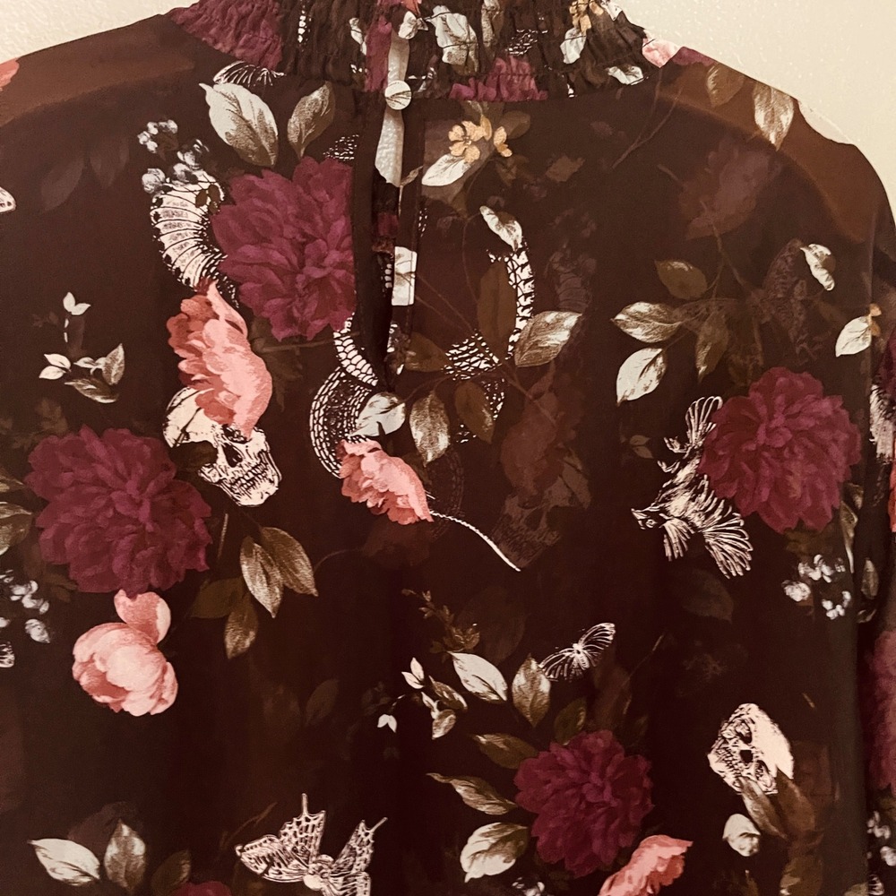 Torrid Chiffon Smocked Neck Sheer Top Floral, Skulls, Birds, Snakes Sz 4X - Picture 4 of 11